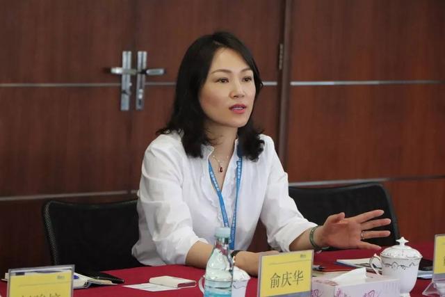 深圳半导体行业协会秘书长常军锋一行莅临朗华旅行指导暨举行授匾仪式 - 朗华要闻 - 深圳市朗华供应链效劳有限公司