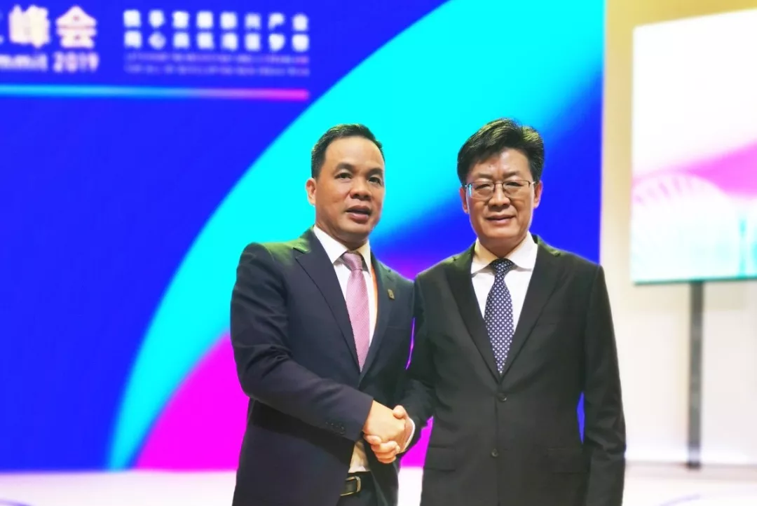 董事长张春华受邀出席2019澳珠企业家峰会 - 朗华要闻 - 深圳市朗华供应链效劳有限公司
