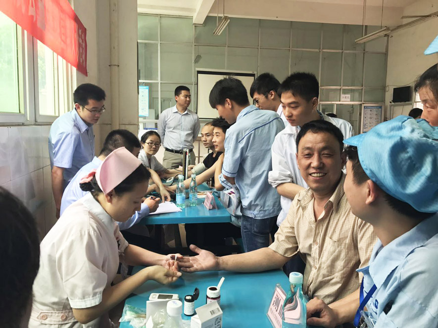 朗华医融携手侨爱华医，，，，，，夏日义诊送眷注 - 朗华要闻 - 深圳市朗华供应链效劳有限公司